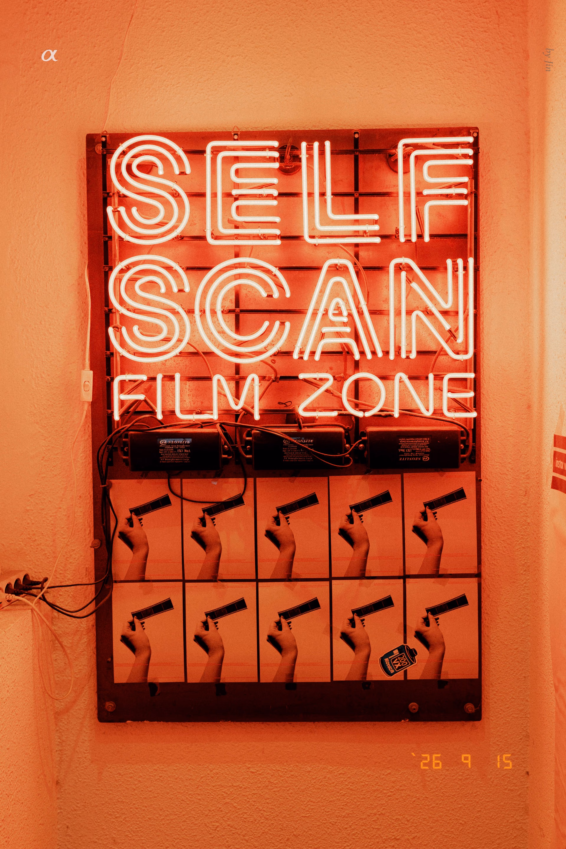 SELF SCAN FILM ZONE 네온사인